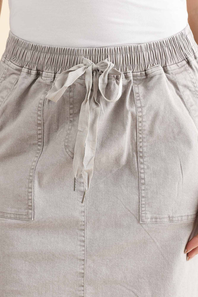 Dinah Washed Natural Cotton Drawstring Skirt,Detail,Brunette model,alt text|model:MJ image 6