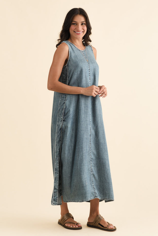 alt text|model:Brontie image 5