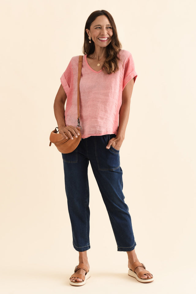 alt text|model:Cara image 4