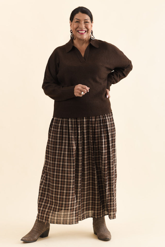 Elea Dark Brown Knit Polo Jumper,Full Body,Brunette model,alt text|model:Pilita