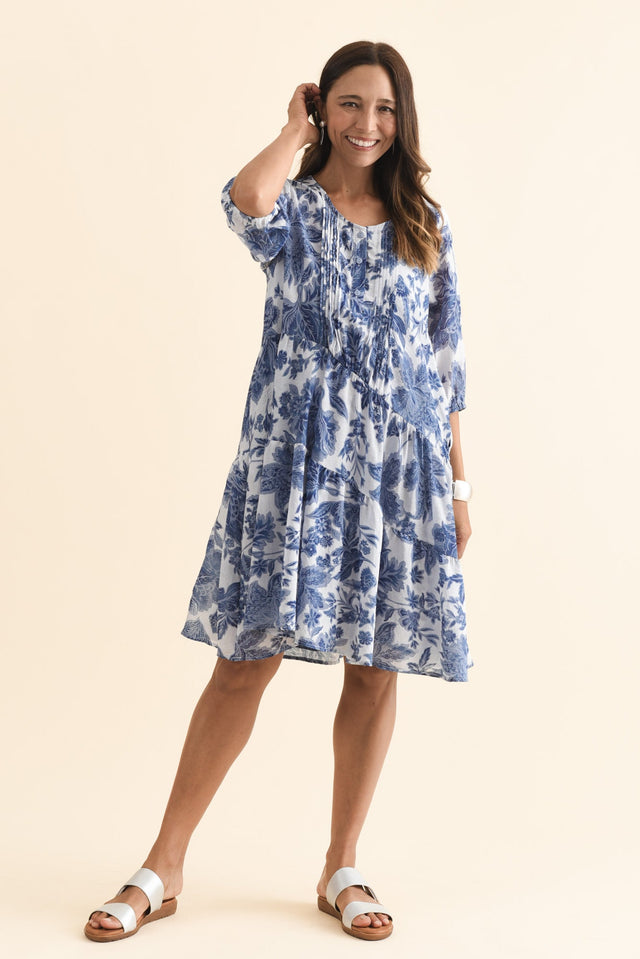 alt text|model:Cara image 3