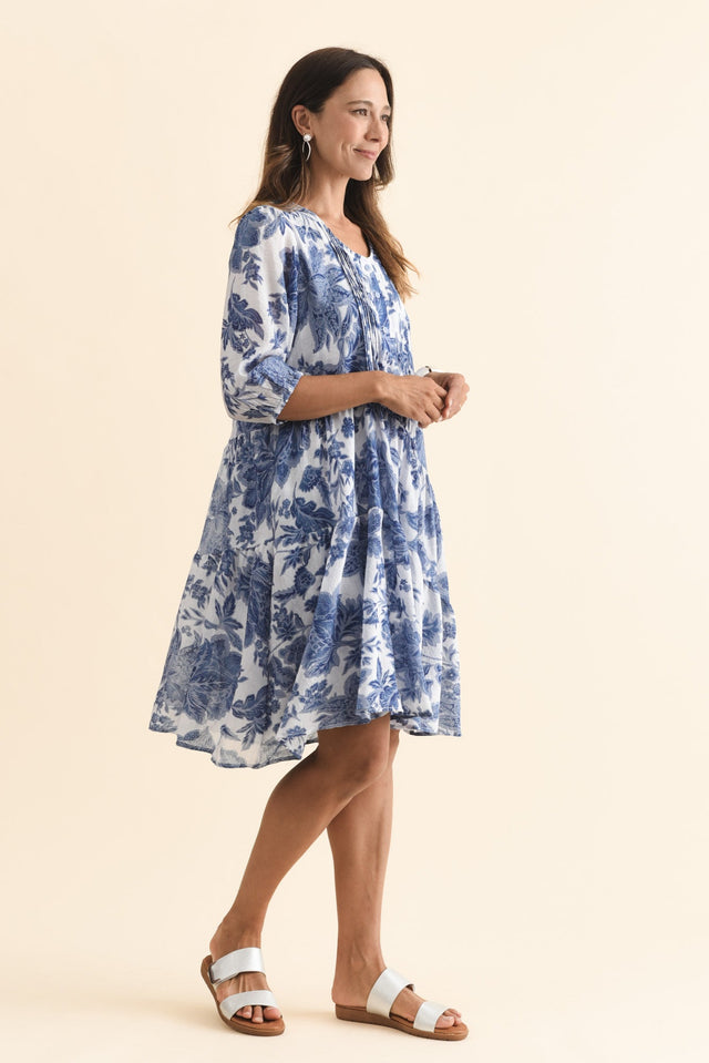 alt text|model:Cara image 4