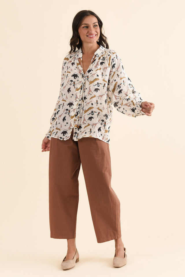 Alma Tan Cotton Barrel Pants,Full Body,Brunette model,alt text|model:Brontie image 7