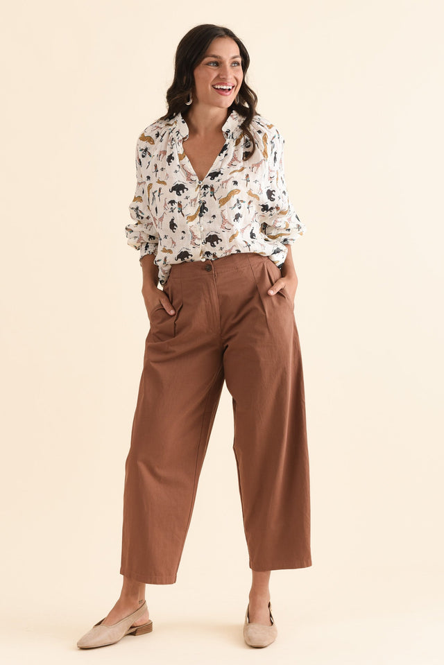 Alma Tan Cotton Barrel Pants,Full Body,Brunette model,alt text|model:Brontie image 3
