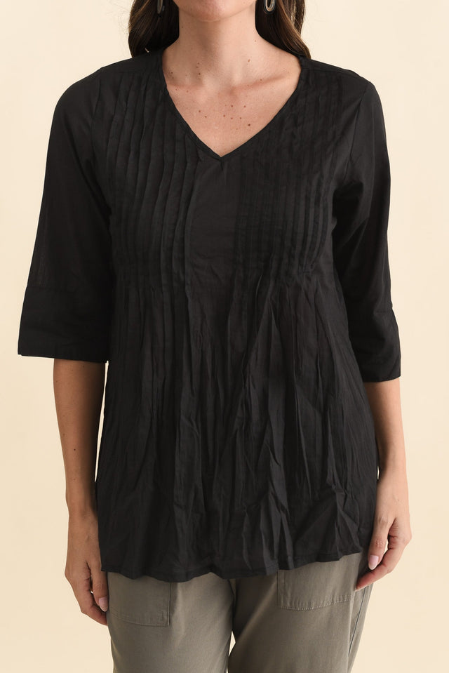 Fia Black Sleeved Crinkle Cotton Top,Brunette model,alt text|model:MJ image 7