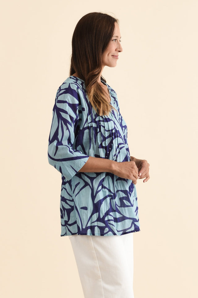 Fia Blue Botanical Sleeved Crinkle Cotton Top,Brunette model,alt text|model:Cara image 3