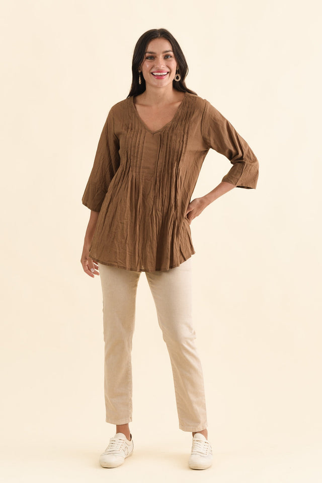 Fia Mocha Sleeved Crinkle Cotton Top,Brunette model,alt text|model:Brontie image 8