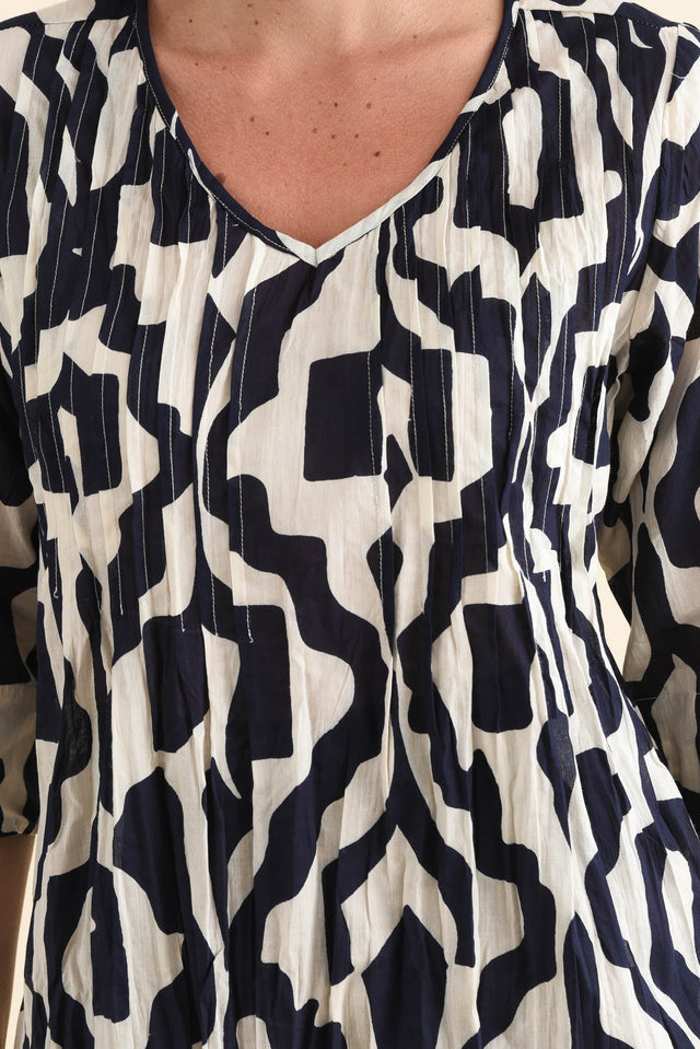 Fia Navy Motif Sleeved Crinkle Cotton Top,Detail,Brunette model,alt text|model:MJ image 5