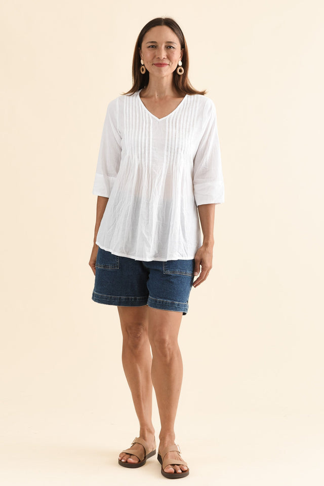 Fia White Sleeved Crinkle Cotton Top,Full Body,Brunette model,alt text|model:Cara image 7