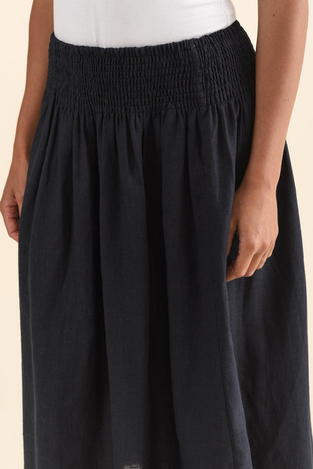 Flair Navy Linen Blend Shirred Skirt,Detail,Brunette model,alt text|model:Brontie image 5