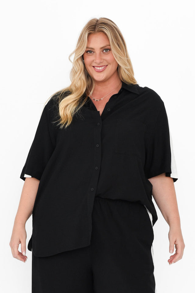 plus-size,curve-tops,plus-size-shirts,plus-size-work-edit,alt text|model:Caitlin