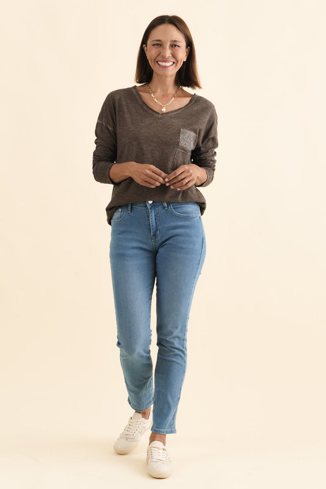 Kairi Blue Cotton Jeans,Brunette model,alt text|model:Cara image 7