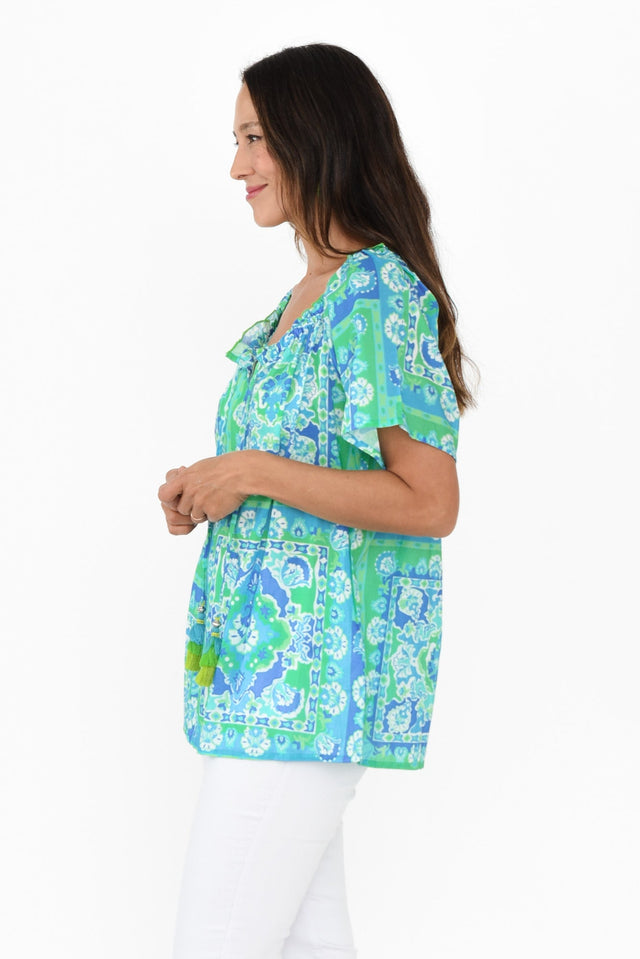 alt text|model:Cara image 4