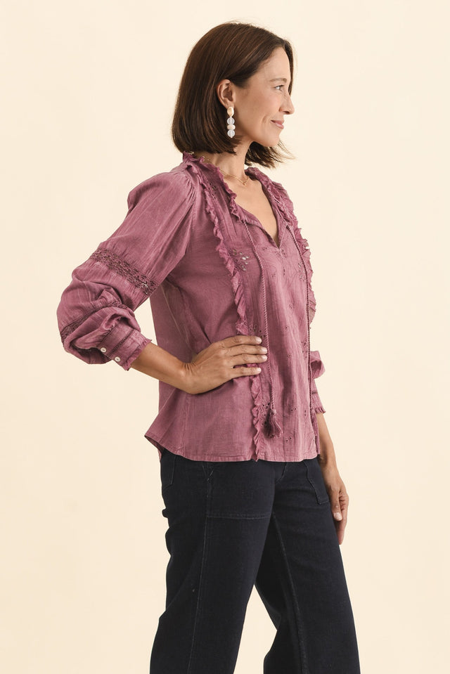 alt text|model:Cara image 3