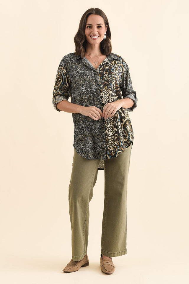 Goda Forest Green Motif Button Shirt,Brunette model,alt text|model:MJ image 8