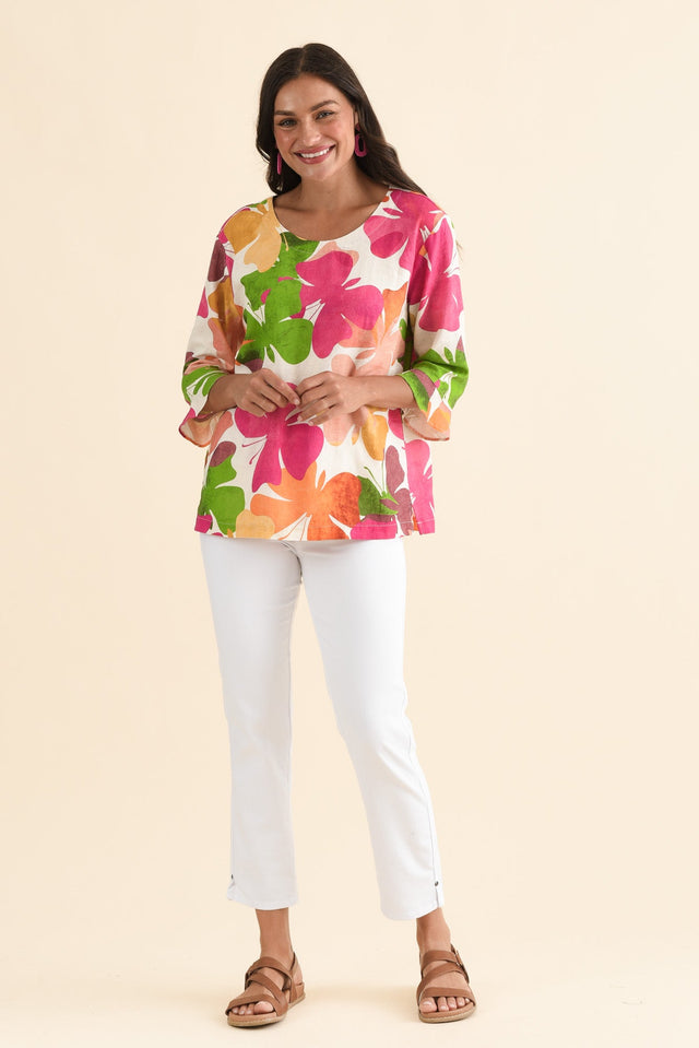 Hartley Green Butterfly Linen Blend Top,Full Body,Brunette model,alt text|model:Brontie image 6