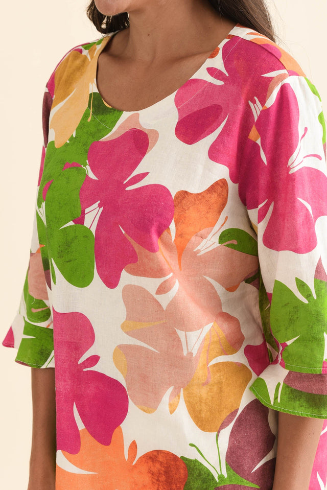 Hartley Green Butterfly Linen Blend Top,Detail,Brunette model,alt text|model:Brontie image 5