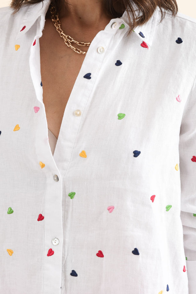Henne White Heart Linen Shirt,Detail,Brunette model,alt text|model:Cara image 5