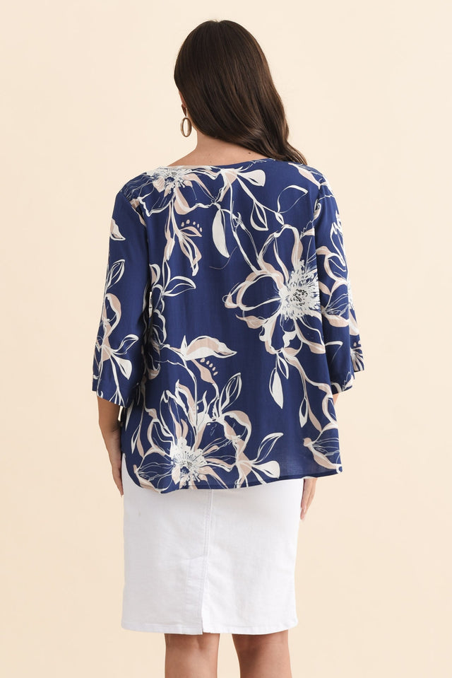 Hepburn Blue Flower Linen Blend Top,Brunette model,alt text|model:MJ image 6
