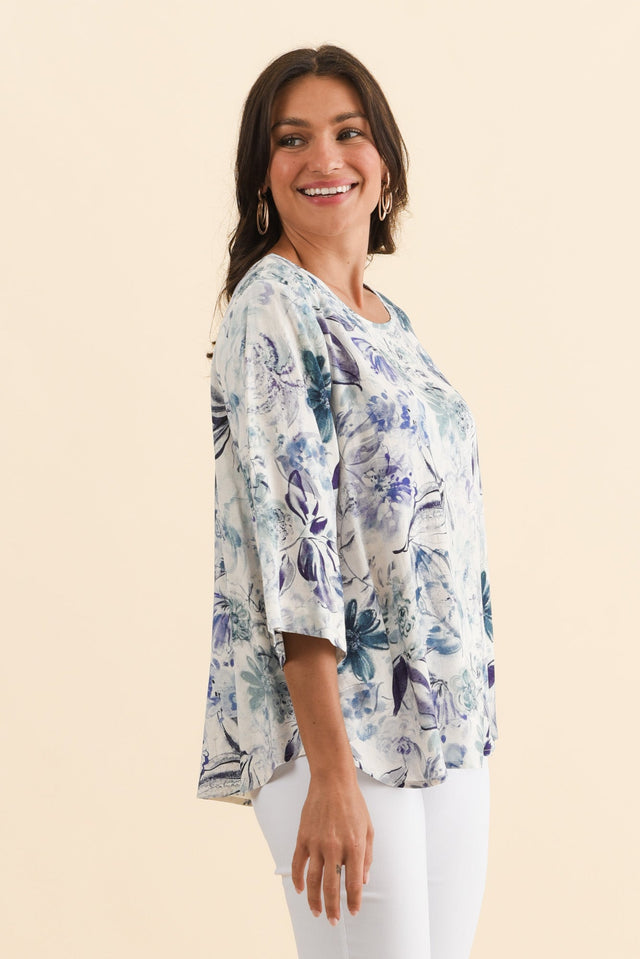 Hepburn Blue Garden Linen Blend Top,Brunette model,alt text|model:Brontie image 4