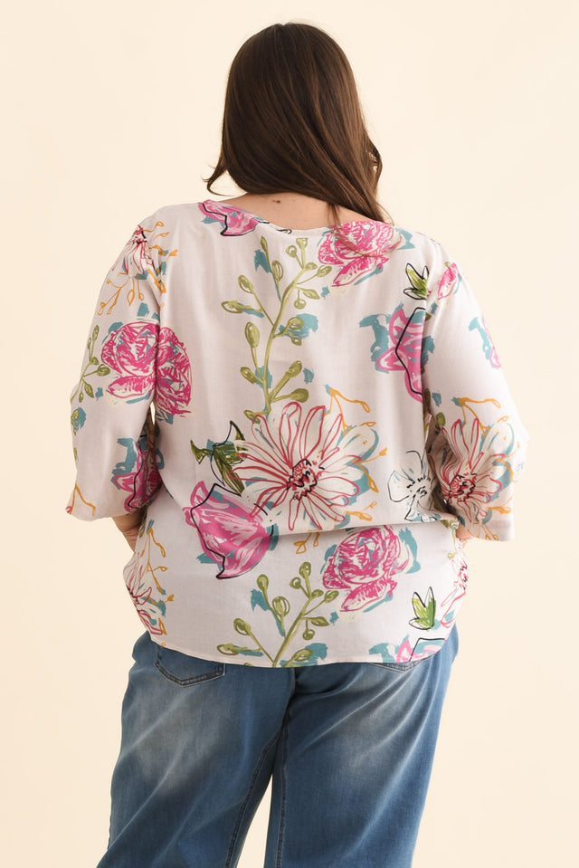 Hepburn White Blossom Linen Blend Top,Brunette model,alt text|model:Gabby image 12