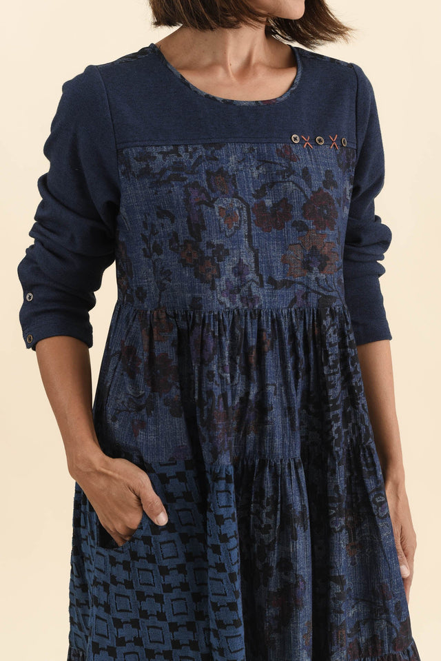 alt text|model:Cara image 5