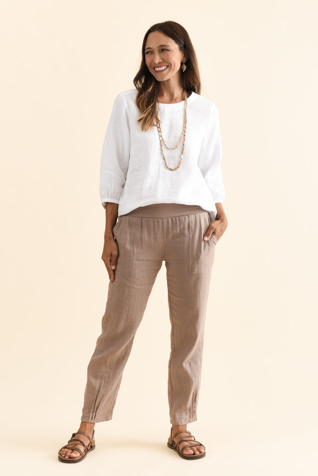 alt text|model:Cara image 3