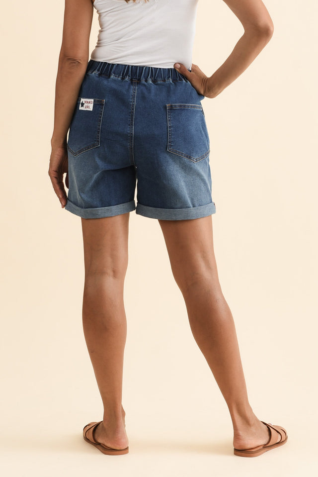 alt text|model:Cara image 6