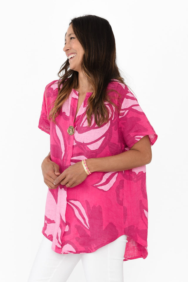 alt text|model:Cara image 4