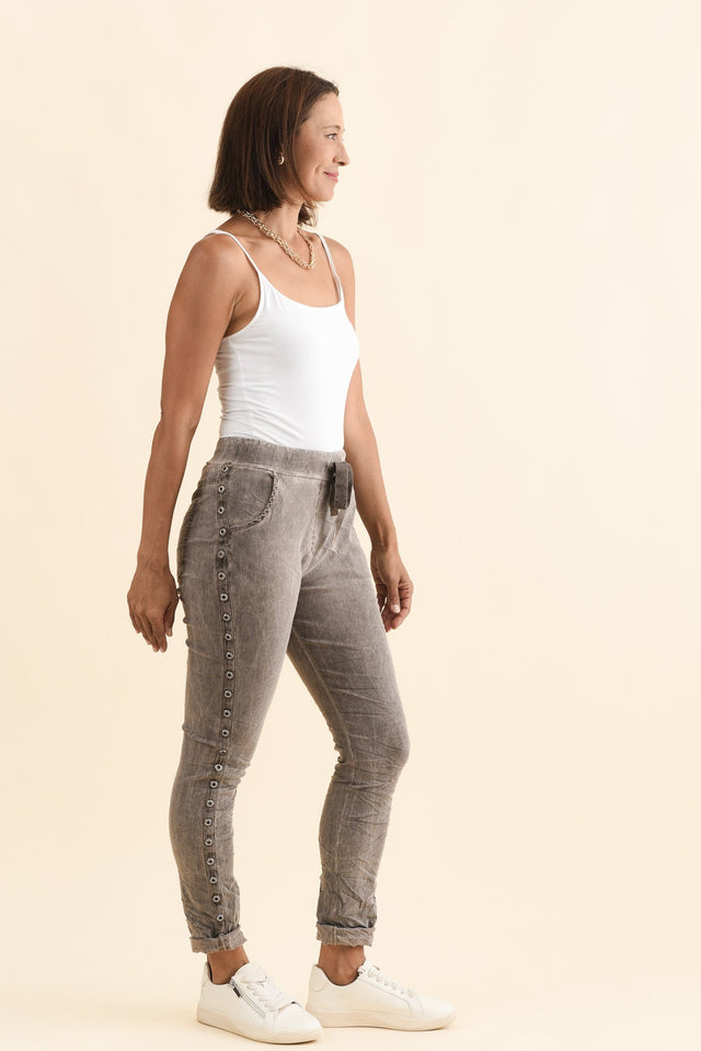 Jaya Mocha Drawstring Pants,Brunette model,alt text|model:Cara image 4