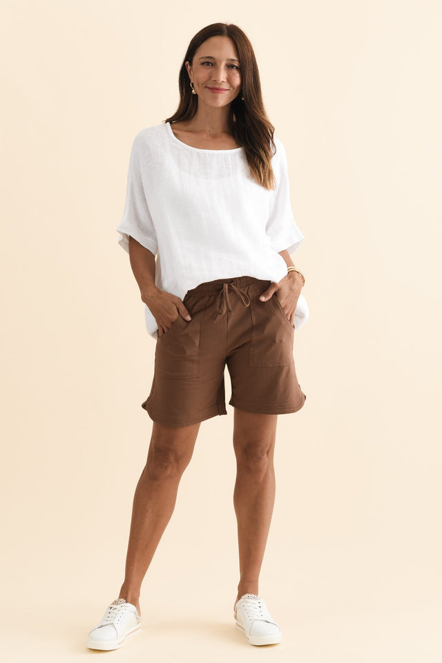 alt text|model:Cara image 3