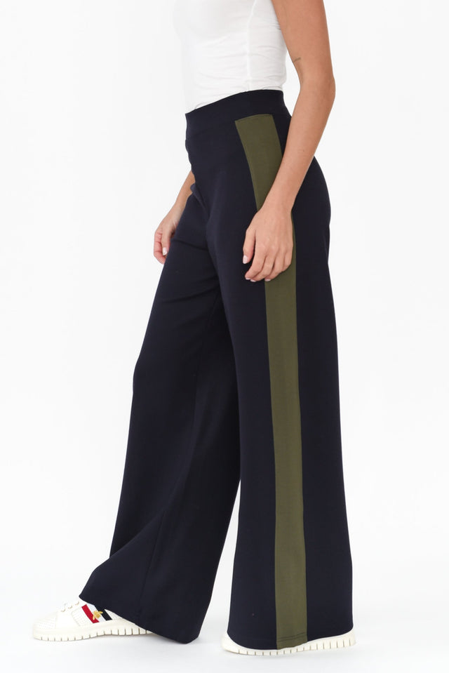 alt text|model:Brontie image 4