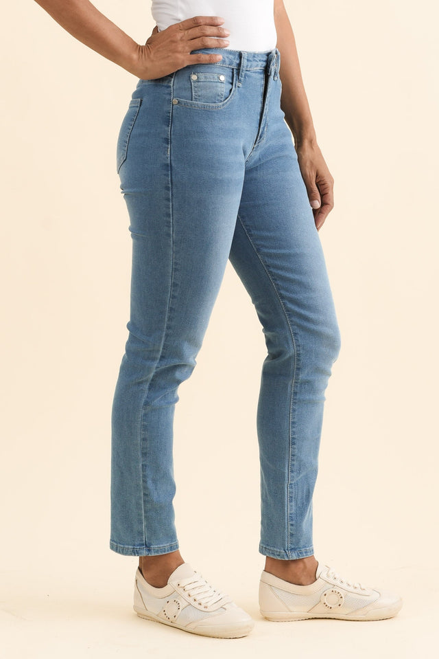 Kairi Blue Cotton Jeans,Brunette model,alt text|model:Cara image 4