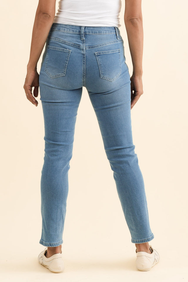 Kairi Blue Cotton Jeans,Brunette model,alt text|model:Cara image 5