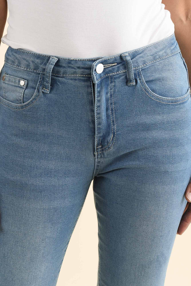 Kairi Blue Cotton Jeans,Brunette model,alt text|model:Cara image 6