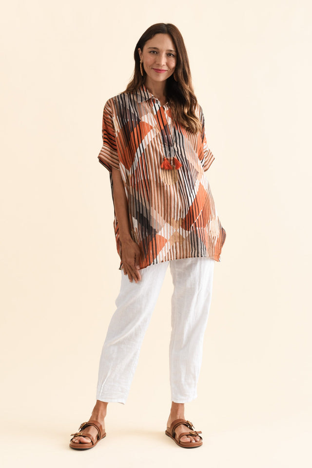 Kairi Brown Abstract Cotton Top,Brunette model,alt text|model:Cara image 3