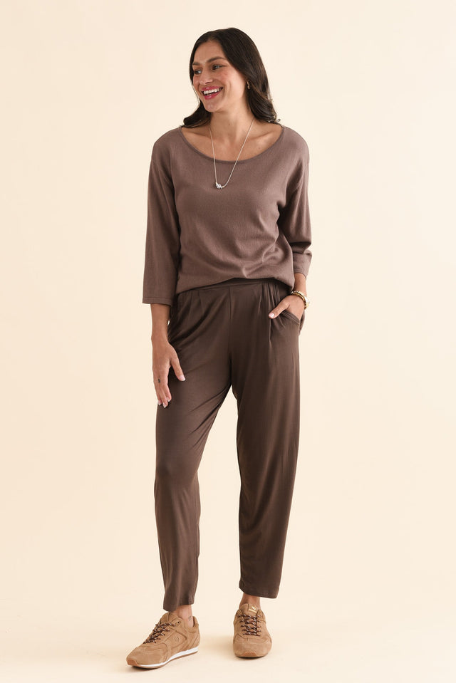 Kennedy Chocolate Stretch Pocket Pants,Full Body,Brunette model,alt text|model:Brontie image 6