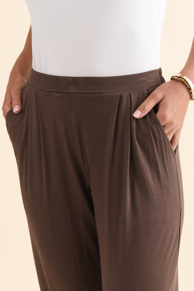 Kennedy Chocolate Stretch Pocket Pants,Detail,Brunette model,alt text|model:Brontie image 5