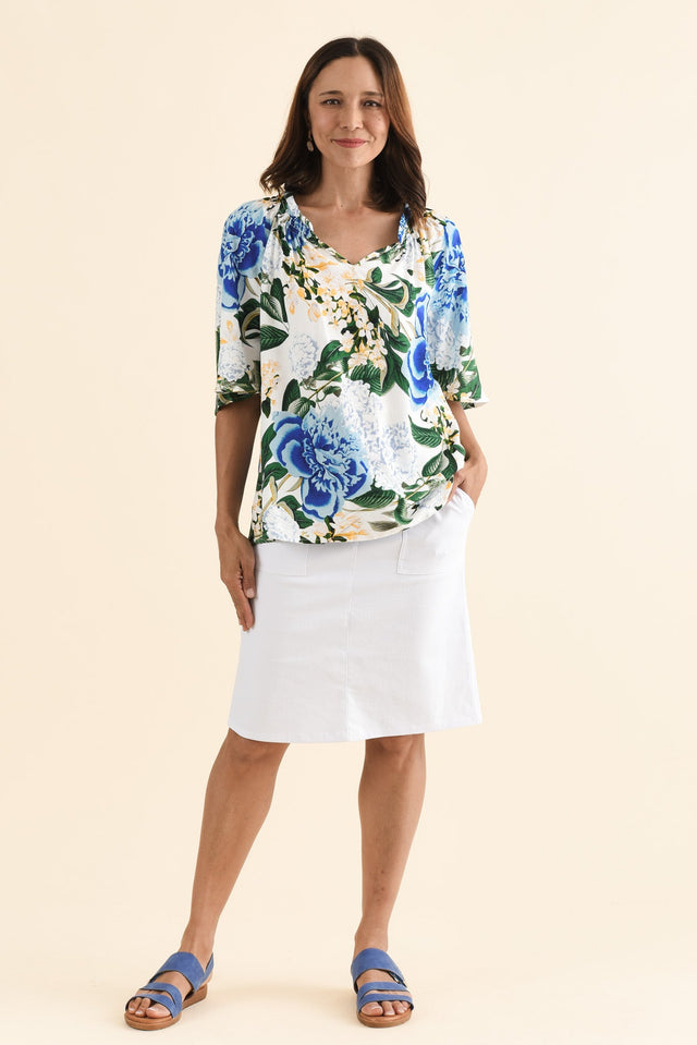 Keylan Blue Floral V Neck Top,Full Body,Brunette model,alt text|model:Cara image 6