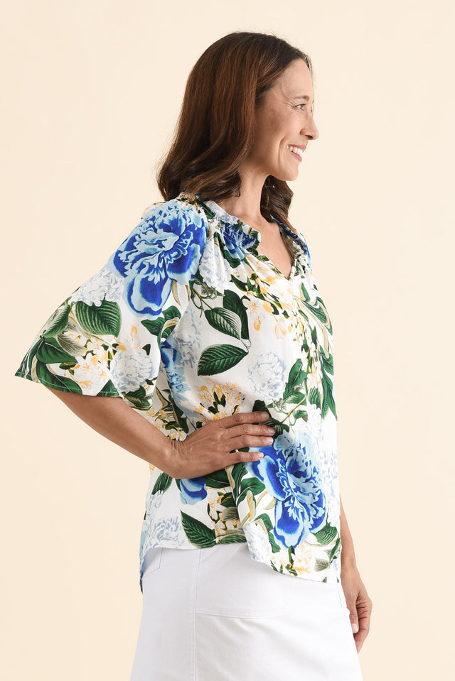 Keylan Blue Floral V Neck Top,Side,Brunette model,alt text|model:Cara image 3