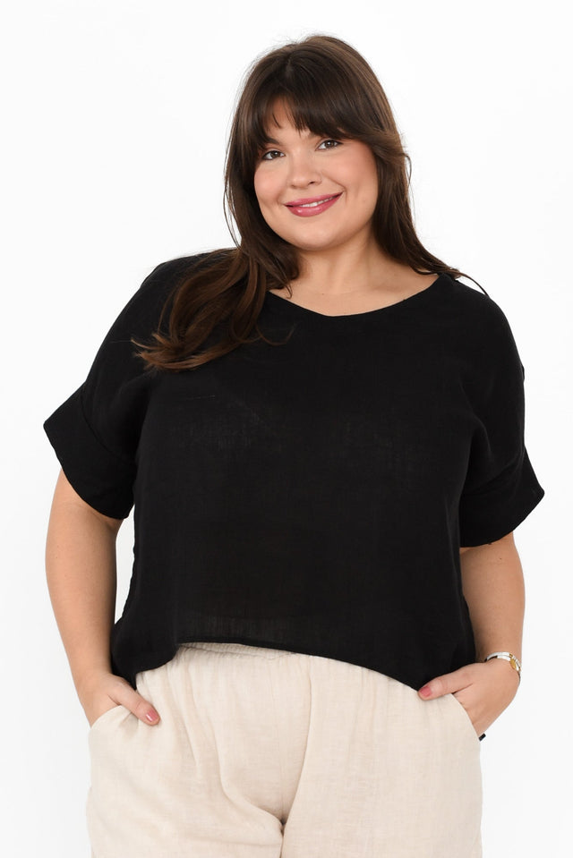 plus-size,curve-tops,plus-size-linen-tops,alt text|model:Gabby