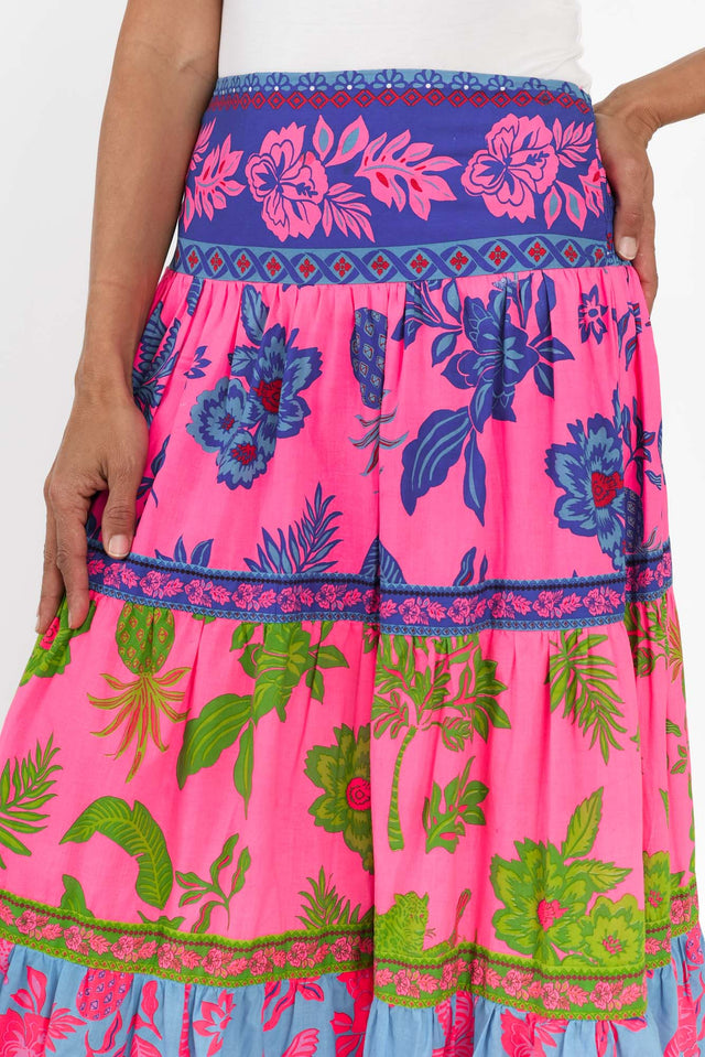 alt text|model:Cara image 5