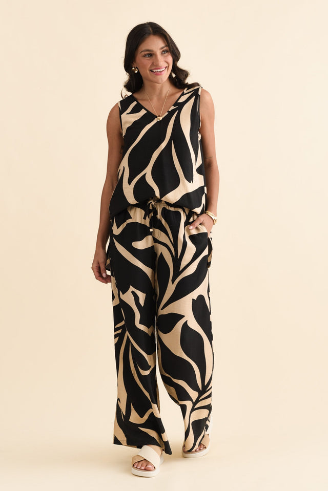Lana Black Abstract Tunic Tank,Brunette model,alt text|model:Brontie image 7
