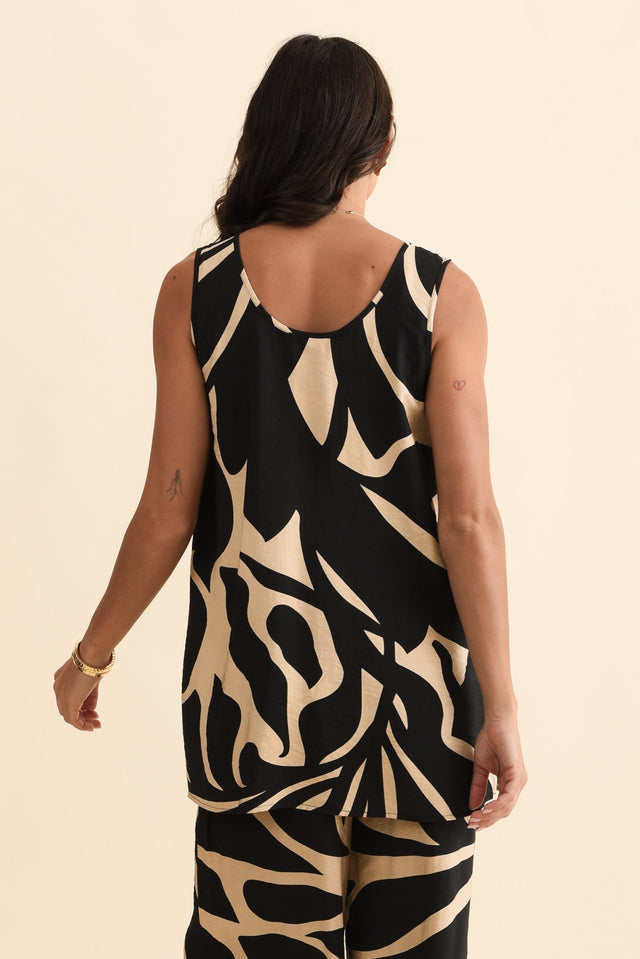 Lana Black Abstract Tunic Tank,Brunette model,alt text|model:Brontie image 5