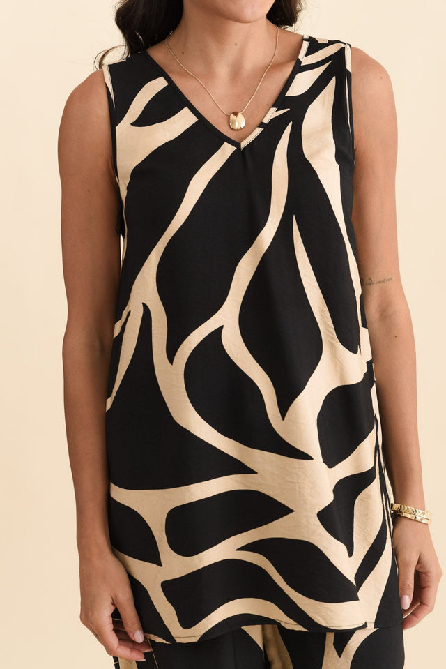 Lana Black Abstract Tunic Tank,Brunette model,alt text|model:Brontie image 6