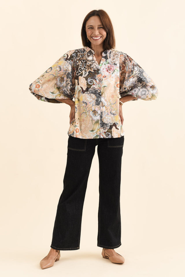 alt text|model:Cara image 2