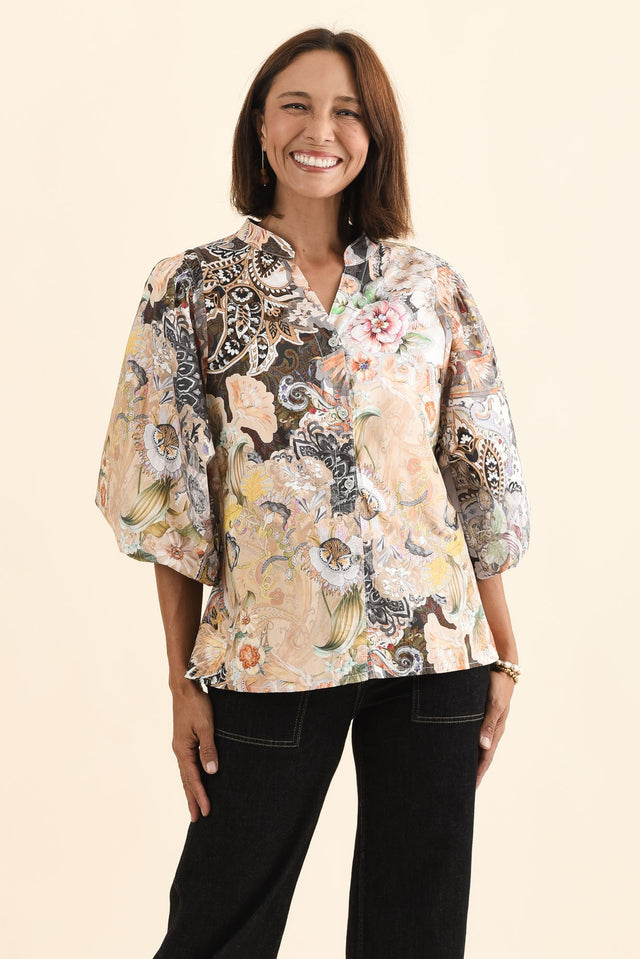 alt text|model:Cara image 1