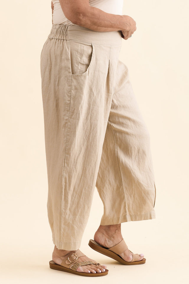 Lassie Beige Linen Barrel Pants,Side,Brunette model,alt text|model:Pilita image 10