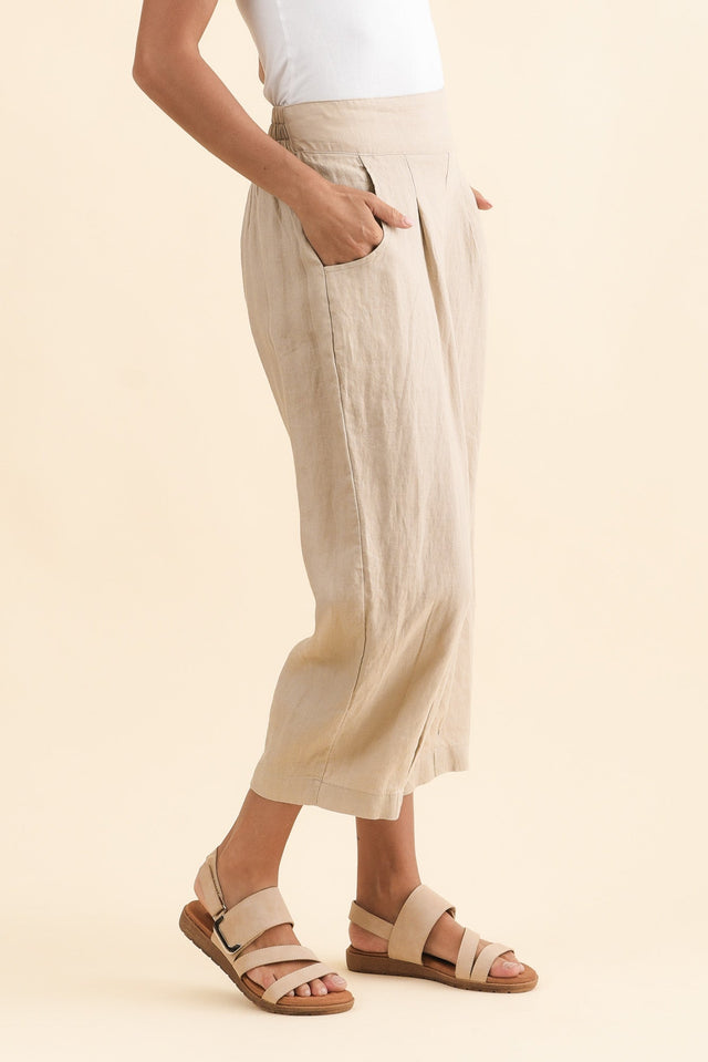 Lassie Beige Linen Barrel Pants,Brunette model,alt text|model:Brontie image 4