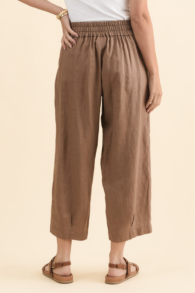 Lassie Mocha Linen Barrel Pants,Brunette model,alt text|model:MJ image 5